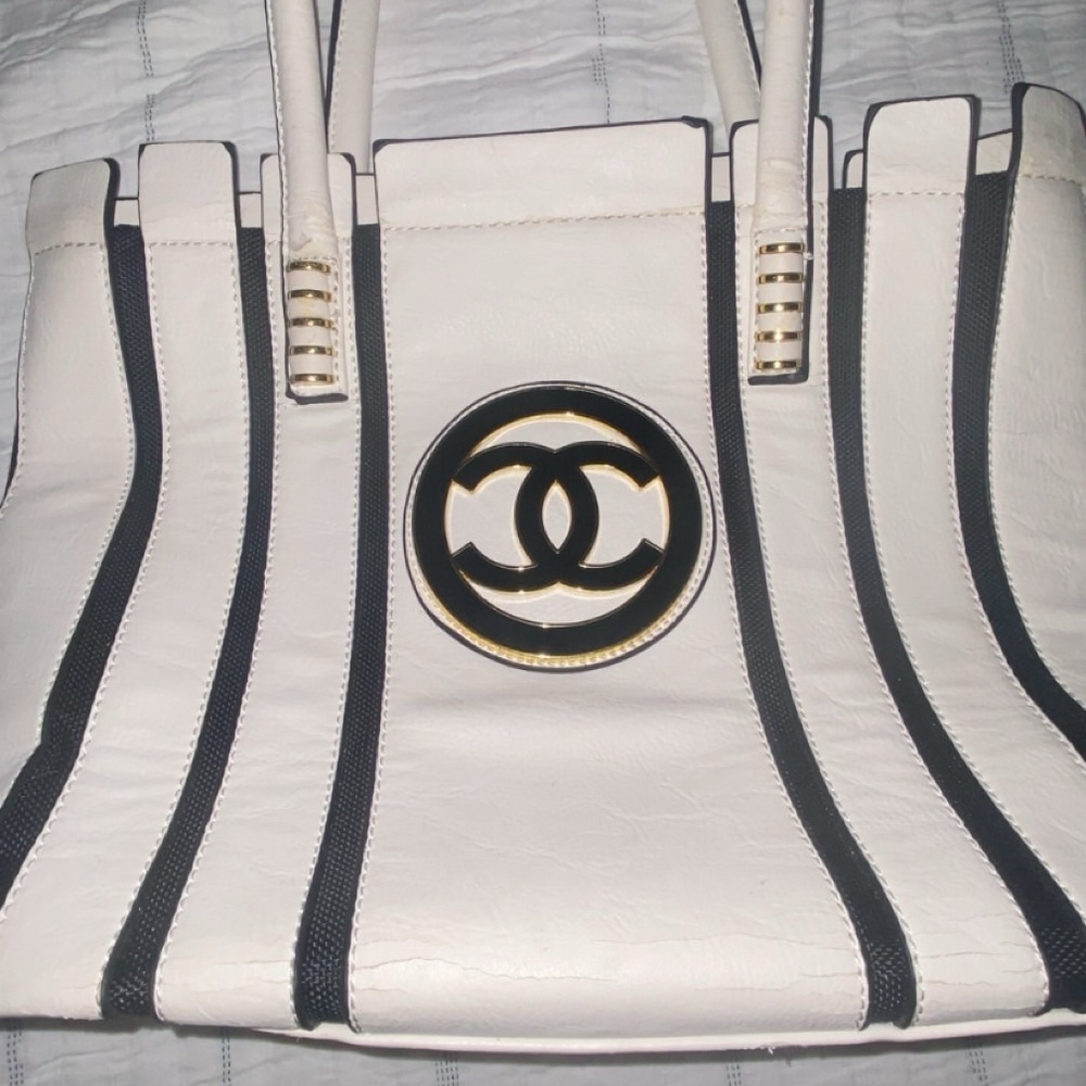CHANEL White and Black Shoulder Bag